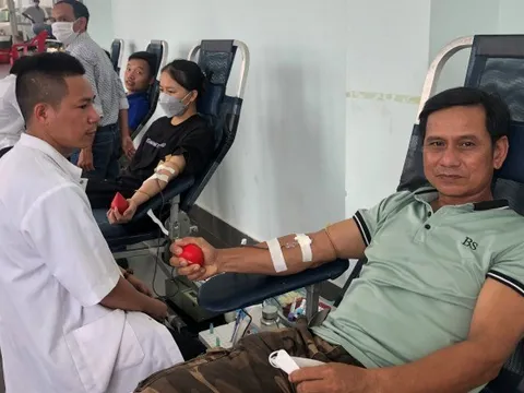 Đông đảo người dân tham gia Ngày hội hiến máu tại huyện Quảng Điền
