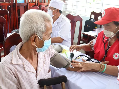 Tây Ninh: Khám bệnh, cấp thuốc miễn phí cho người dân xã Hiệp Thạnh
