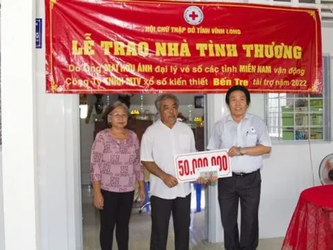 Vĩnh Long: Bàn giao nhà tình thương cho 3 hộ nghèo
