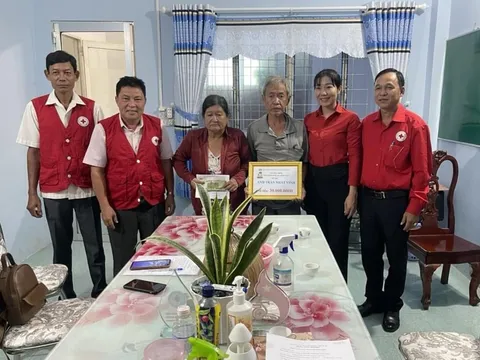 Kiên Giang: Trao tặng nhà Chữ thập đỏ và tổ chức chương trình “Dinh dưỡng cho trẻ em nghèo, khuyết tật”