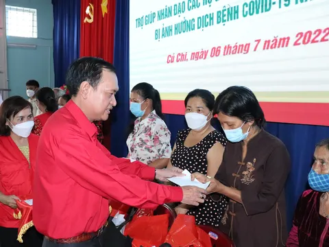 Hỗ trợ người dân khó khăn bị ảnh hưởng bởi dịch bệnh COVID-19 trên địa bàn huyện Củ Chi, TP Hồ Chí Minh