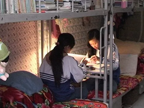 Hỗ trợ máy tính bảng cho học sinh THPT thuộc hộ nghèo