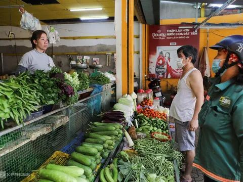 Xăng giảm nhưng hàng hóa vẫn cao