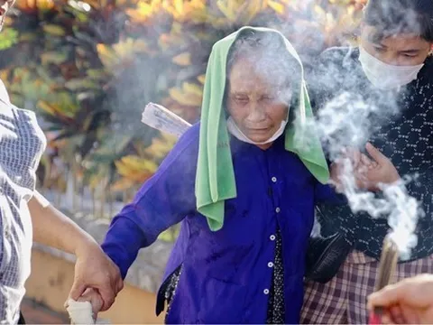 Tìm được bố ở ngôi mộ liệt sĩ tập thể sau hơn nửa thế kỷ xa cách