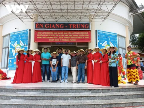 Tiền Giang đón đoàn 460 khách đến từ Ấn Độ