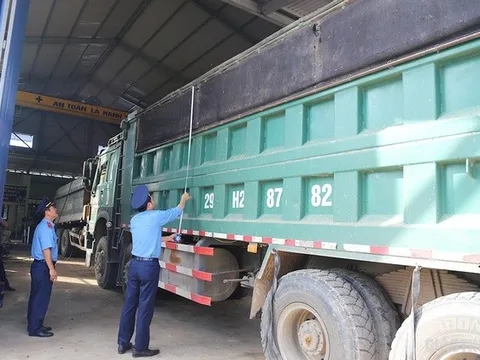 Xử lý mạnh tay xe vi phạm về kích thước thùng hàng, quá tải