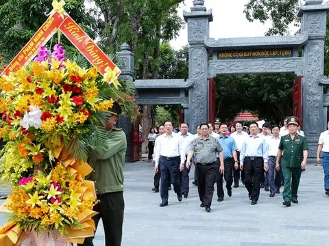 Thủ tướng dâng hương tưởng niệm Chủ tịch Hồ Chí Minh, tri ân Anh hùng, liệt sĩ tại các ‘địa chỉ đỏ’ ở Nghệ An