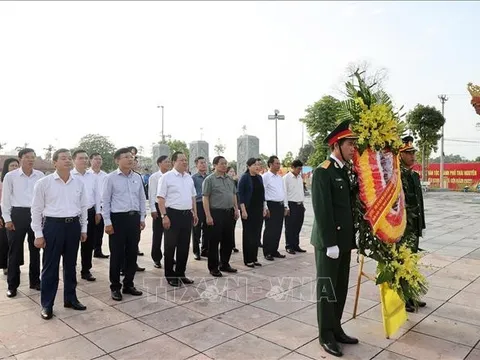 Thủ tướng Phạm Minh Chính tưởng niệm các liệt sĩ thanh niên xung phong Đại đội 915