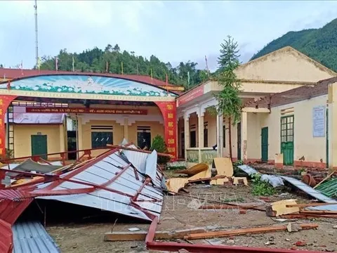 Hàng trăm căn nhà ở Lào Cai bị thiệt hại do mưa dông và lốc, sét