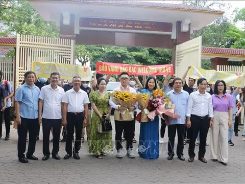 Nghệ An: Khen thưởng học sinh đạt Huy chương Bạc Olympic Tin học quốc tế