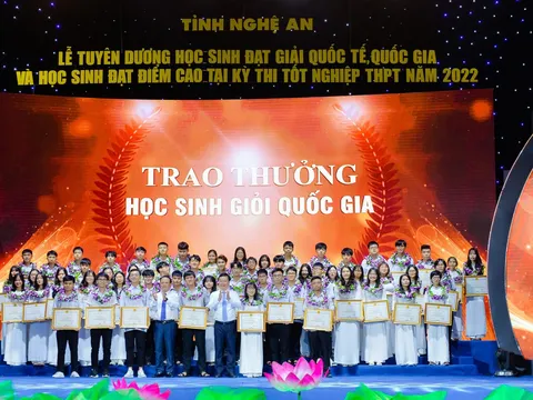 Nghệ An: Tuyên dương 140 học sinh đạt thành tích xuất sắc năm học 2021 – 2022