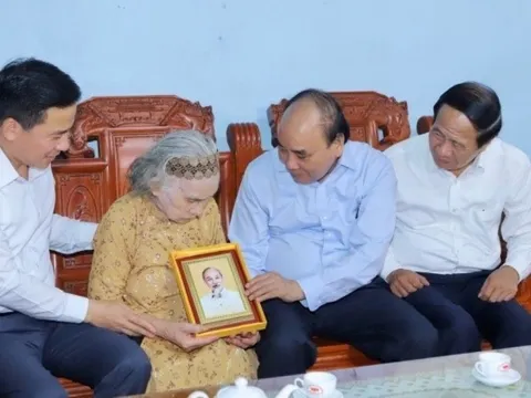 Chủ tịch nước thăm hỏi các gia đình có công với cách mạng tỉnh Thanh Hoá