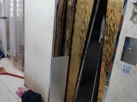 TP Hồ Chí Minh: Giải cứu 9 người mắc kẹt trong thang máy