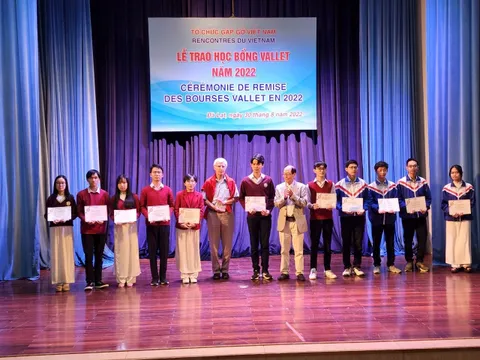 Trao 155 suất học bổng Vallet năm 2022 cho các học sinh, sinh viên đạt thành tích xuất sắc