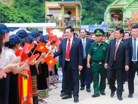 Chủ tịch Quốc hội dự lễ khai giảng và khánh thành Trường THPT Kỳ Sơn, Nghệ An