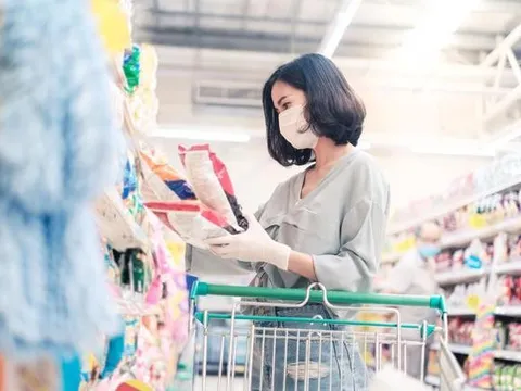 Giá xăng giảm, giá dầu tăng: Áp lực lên người tiêu dùng chưa được tháo gỡ