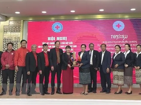 Phát triển nhà Chữ thập đỏ, giúp đỡ người dân khó khăn tỉnh Salavan