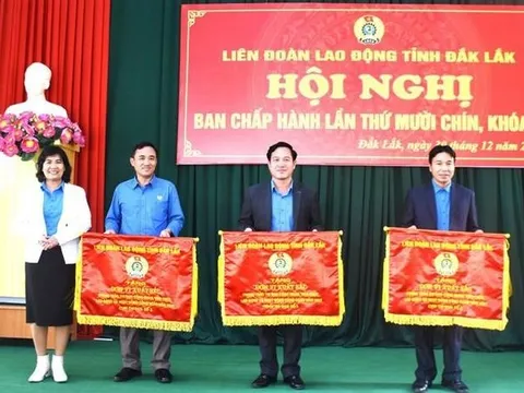 Công đoàn Đắk Lắk thăm hỏi, tặng quà 33.000 lượt đoàn viên khó khăn