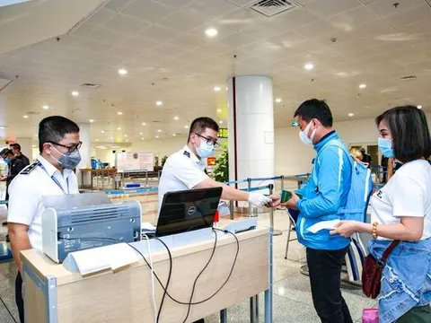 Sáng 31/12: Phòng chống dịch COVID-19 là ưu tiên hàng đầu dịp Tết, theo dõi chặt biến thể mới