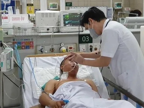 Chuyên gia cảnh báo mối nguy từ lời mời 'uống chút rượu cho ấm bụng'