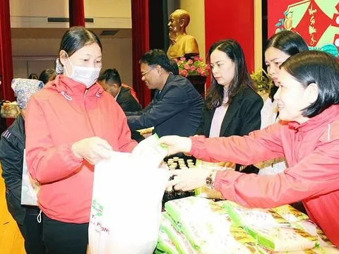 Chăm lo Tết cho người yếu thế