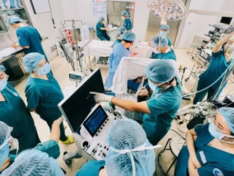 Kích hoạt báo động đỏ, 2 bệnh viện kịp thời cứu sản phụ ngưng tim trên bàn mổ