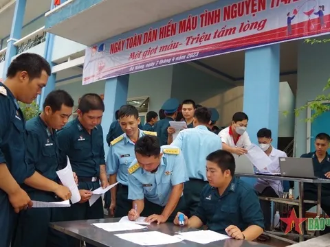 Sư đoàn Không quân 372 tổ chức hiến máu nhân đạo tình nguyện