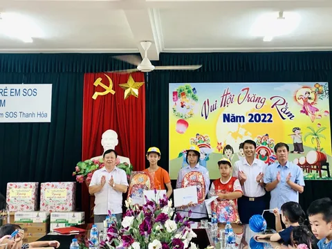 Quỹ bảo trợ trẻ em tỉnh Thanh Hóa tặng quà Tết trung thu cho trẻ em có hoàn cảnh đặc biệt khó khăn