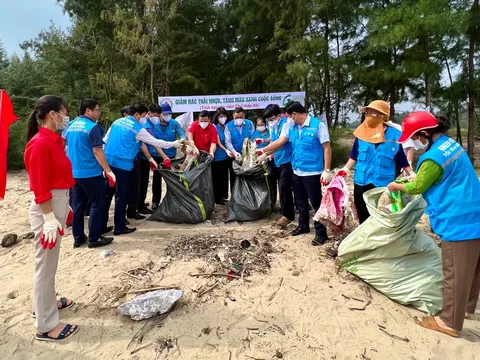 Thanh Hóa: Khởi động dự án thu gom, xử lý, tái chế rác thải nhựa đại dương