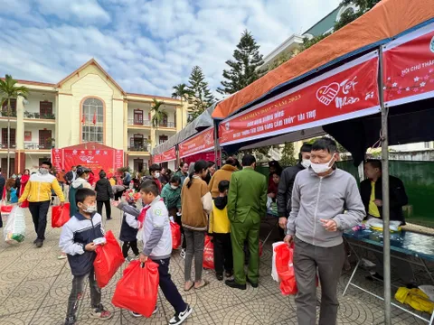 Huyện Cẩm Thủy đem “Tết Nhân ái” đến với 210 gia đình