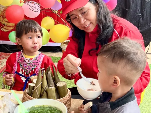 "Tết Nhân ái - Lan tỏa yêu thương" đến với đồng bào các dân tộc huyện Quan Hóa