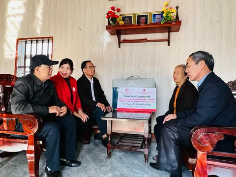 Thanh Hóa: Trao kinh phí hỗ trợ xây 04 ngôi nhà nhân kỉ niệm 77 năm ngày thành lập Hội Chữ thập đỏ Việt Nam