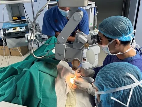 Mang lại ánh sáng cho 2 người bệnh nhờ ghép giác mạc