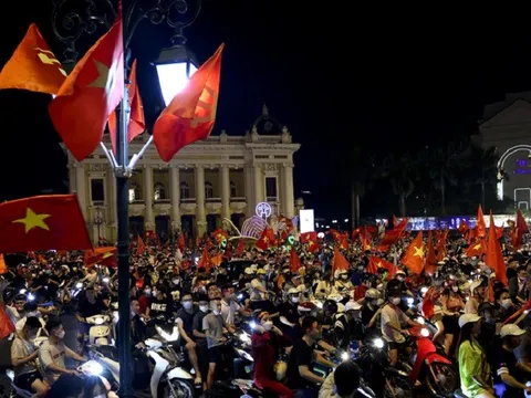 Cổ động viên đêm không ngủ mừng chiến thắng U23 Việt Nam