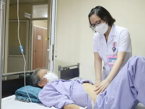 Viêm gan cấp sau khi dùng thuốc gia truyền chữa loét miệng