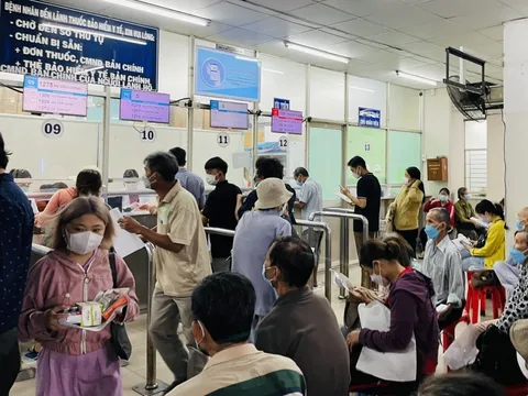 Thiếu thuốc và vật tư y tế, người bệnh thiệt thòi