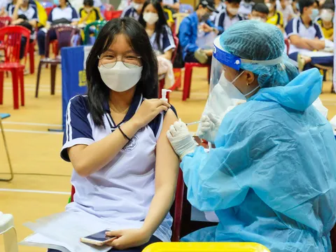 Sẽ tiêm mũi 3 vaccine Covid-19 cho trẻ 12-17 tuổi