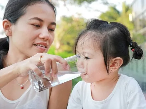 Cách phòng và xử trí đúng bệnh tiêu chảy cấp do ngộ độc thức ăn mùa nóng