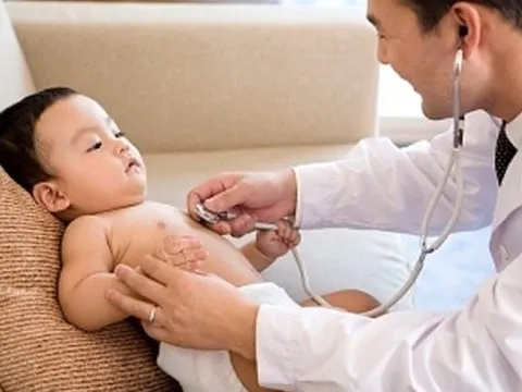 Trẻ viêm phổi có cần tái khám?