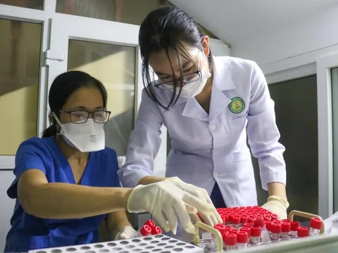 Nhiều y bác sĩ ở Quảng Bình xin nghỉ việc vì áp lực, lương thấp