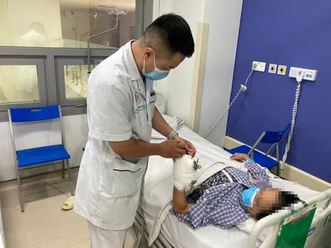 Cảnh báo việc lạm dụng tiêm thuốc vào khớp để trị bệnh