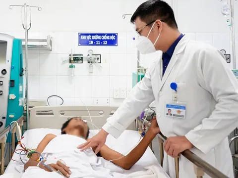 Người đàn ông suýt tử vong do uống nhầm cồn