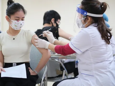 Đẩy nhanh tốc độ tiêm nhắc lại vaccine phòng COVID-19