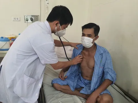 Phẫu thuật nội soi lồng ngực cứu sống bệnh nhân bị vỡ kén khí