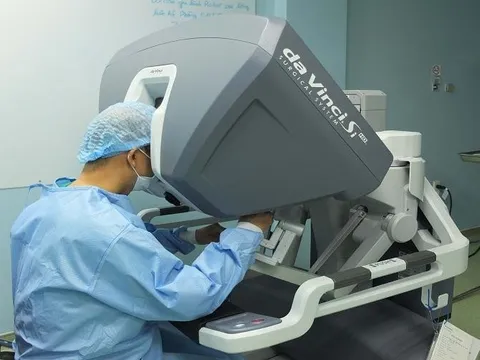 Sử dụng robot phẫu thuật thành công cắt ung thư thận có chồi bướu trong tĩnh mạch chủ bụng