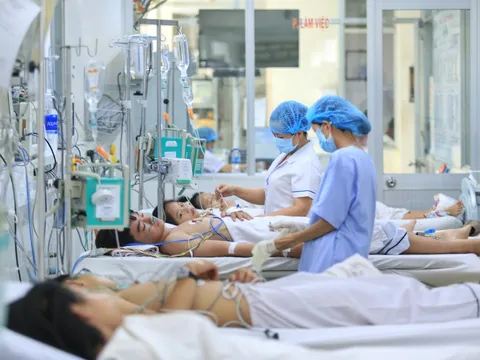 Bệnh viện thiếu thuốc điều trị, trong khi gần 3.500 túi thuốc hết hạn đang chờ hủy