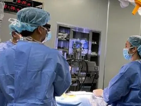 Triển khai thành công kỹ thuật phẫu thuật nội soi tuyến giáp qua đường miệng