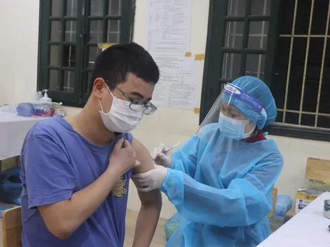 Hà Nội: Vận động tiêm vắc xin đến từng địa bàn dân cư