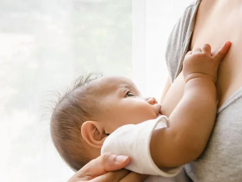 Đẩy mạnh việc nuôi con bằng sữa mẹ, nâng cao sức khỏe và giảm tử vong trẻ