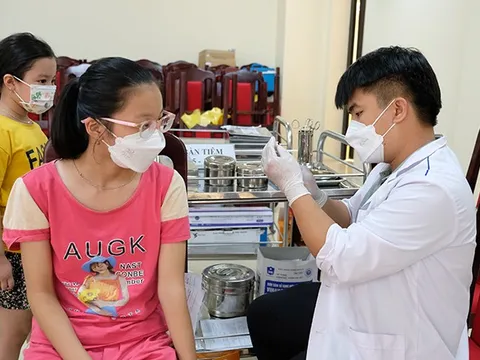 Tiêm vaccine phòng COVID-19 là cách an toàn và hiệu quả để bảo vệ sức khỏe cho trẻ em
